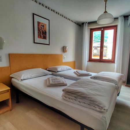 מאלצ'סינה Hotel Modena Old Town מראה חיצוני תמונה
