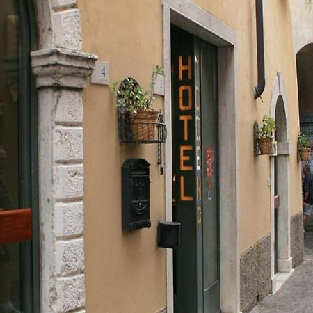 מאלצ'סינה Hotel Modena Old Town מראה חיצוני תמונה