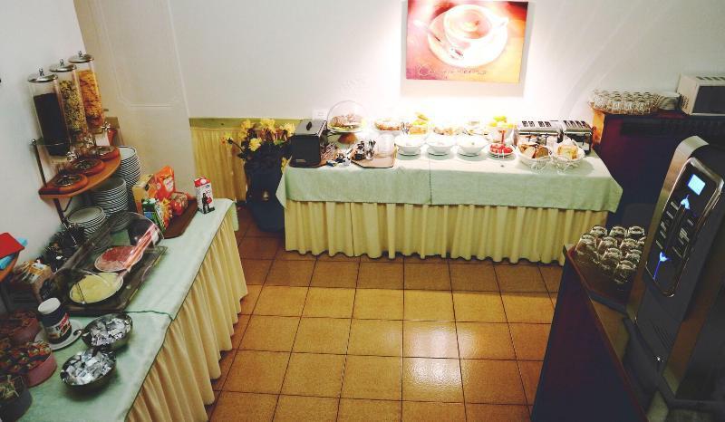 מאלצ'סינה Hotel Modena Old Town מראה חיצוני תמונה