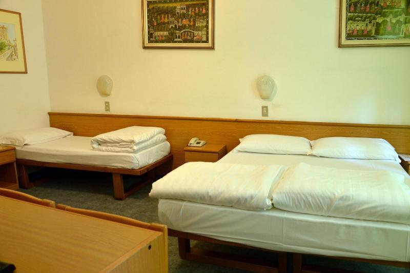 מאלצ'סינה Hotel Modena Old Town מראה חיצוני תמונה