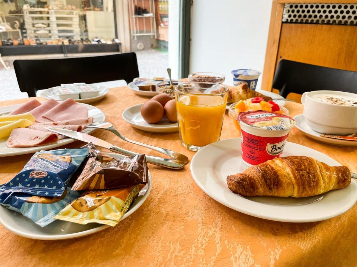 מאלצ'סינה Hotel Modena Old Town מראה חיצוני תמונה