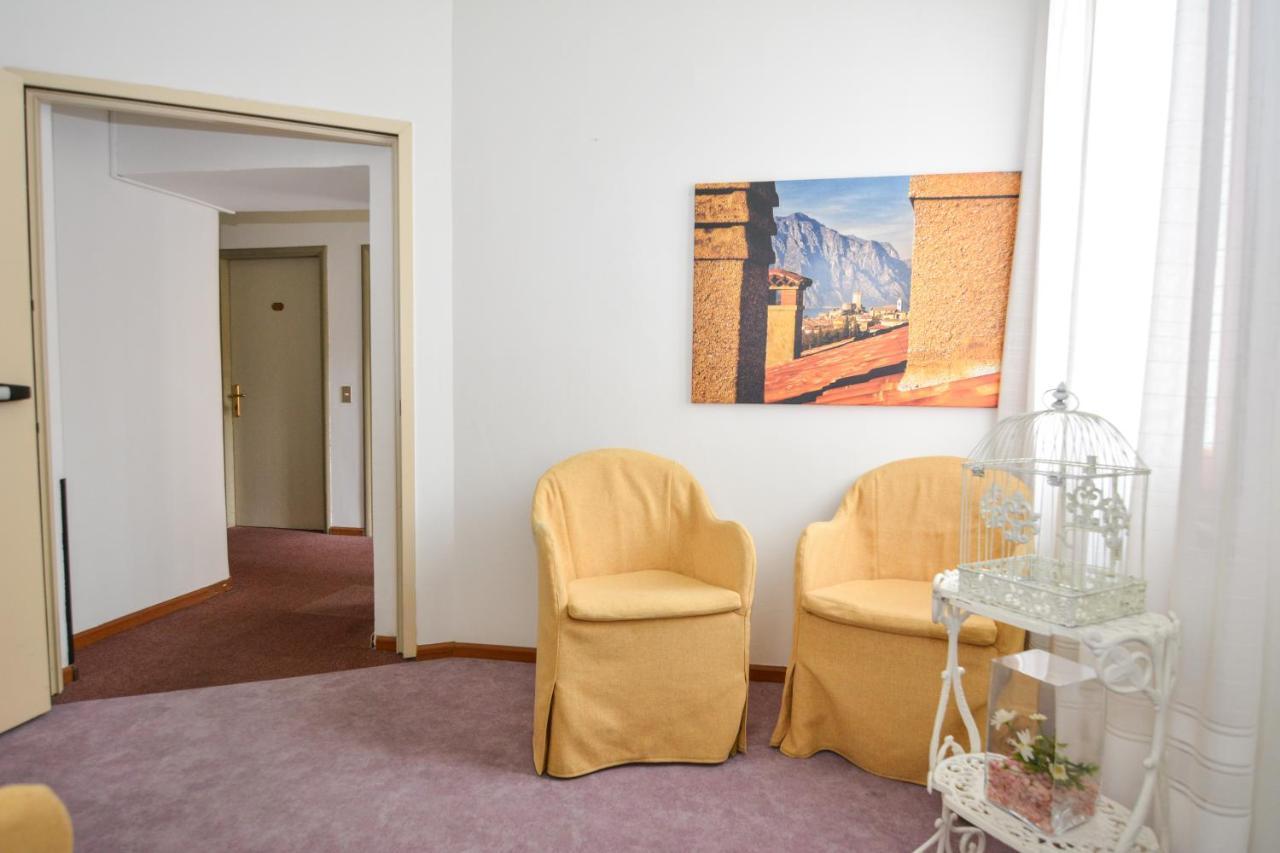 מאלצ'סינה Hotel Modena Old Town מראה חיצוני תמונה