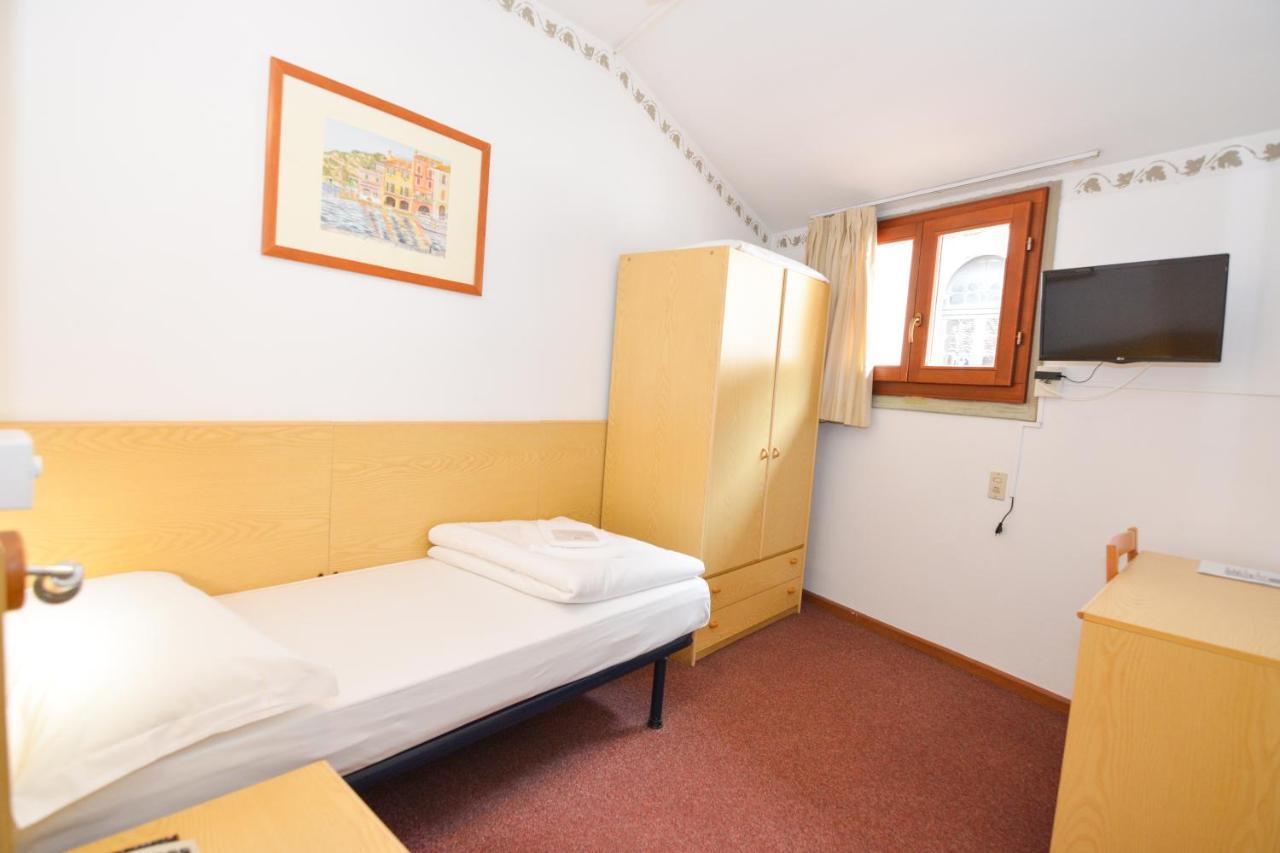 מאלצ'סינה Hotel Modena Old Town מראה חיצוני תמונה