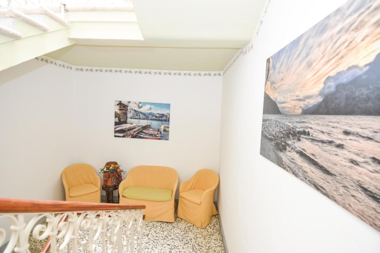 מאלצ'סינה Hotel Modena Old Town מראה חיצוני תמונה