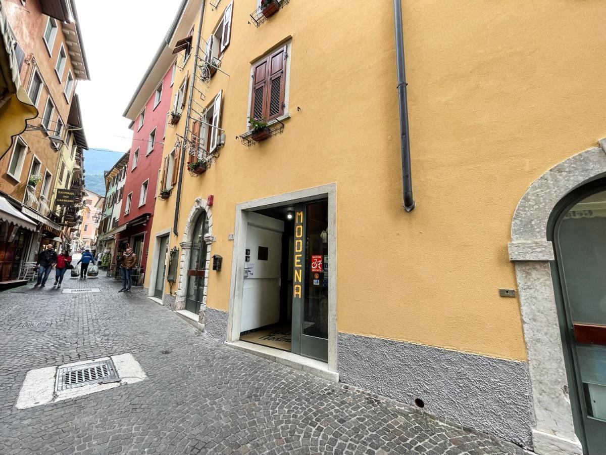 מאלצ'סינה Hotel Modena Old Town מראה חיצוני תמונה