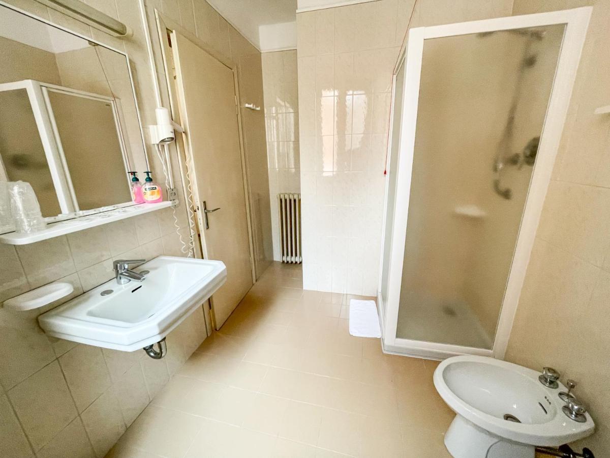 מאלצ'סינה Hotel Modena Old Town חדר תמונה