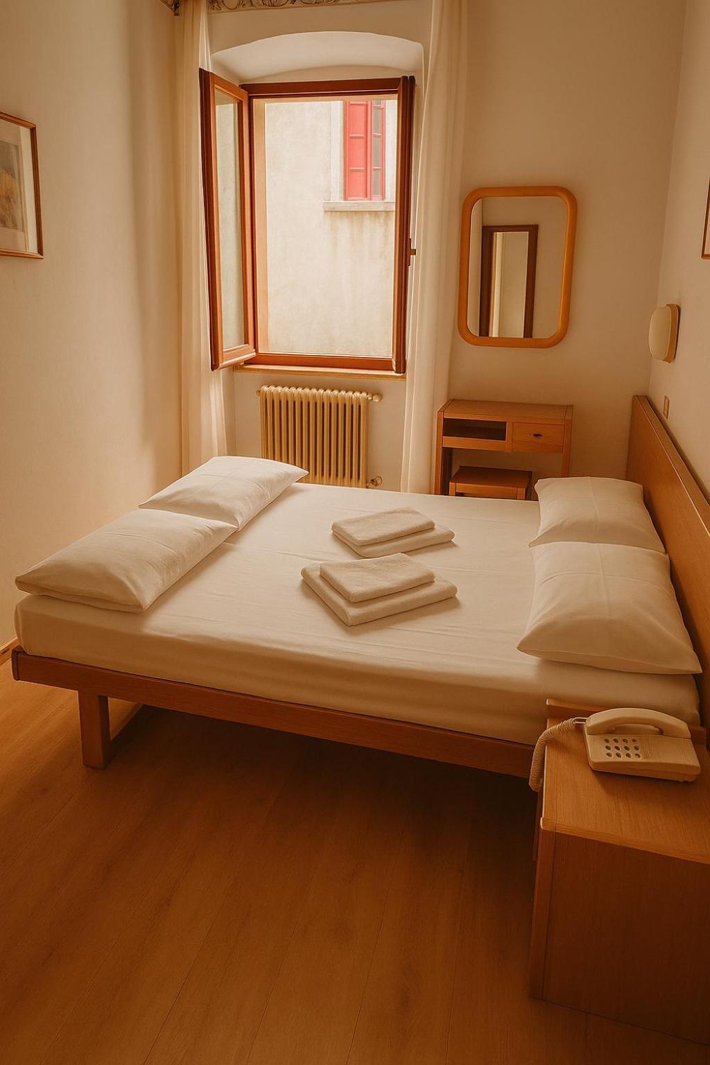 מאלצ'סינה Hotel Modena Old Town מראה חיצוני תמונה