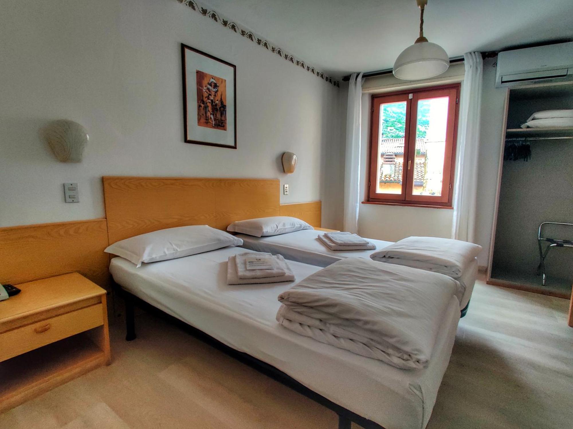 מאלצ'סינה Hotel Modena Old Town מראה חיצוני תמונה