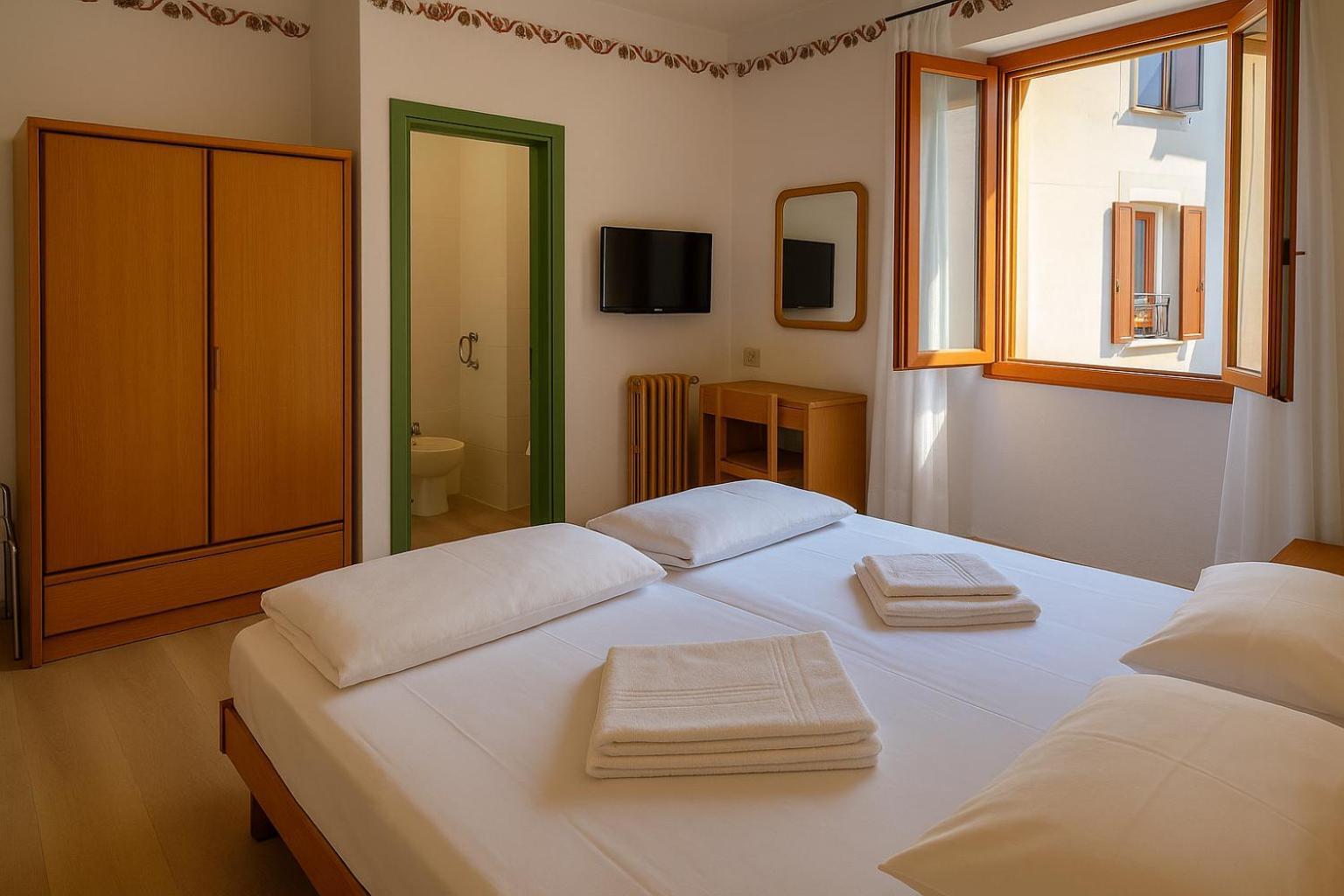 מאלצ'סינה Hotel Modena Old Town מראה חיצוני תמונה