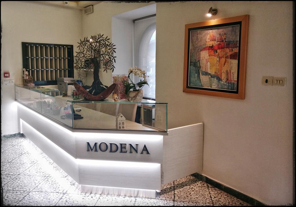 מאלצ'סינה Hotel Modena Old Town מראה חיצוני תמונה