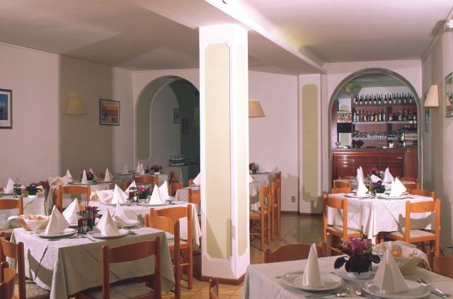 מאלצ'סינה Hotel Modena Old Town מראה חיצוני תמונה