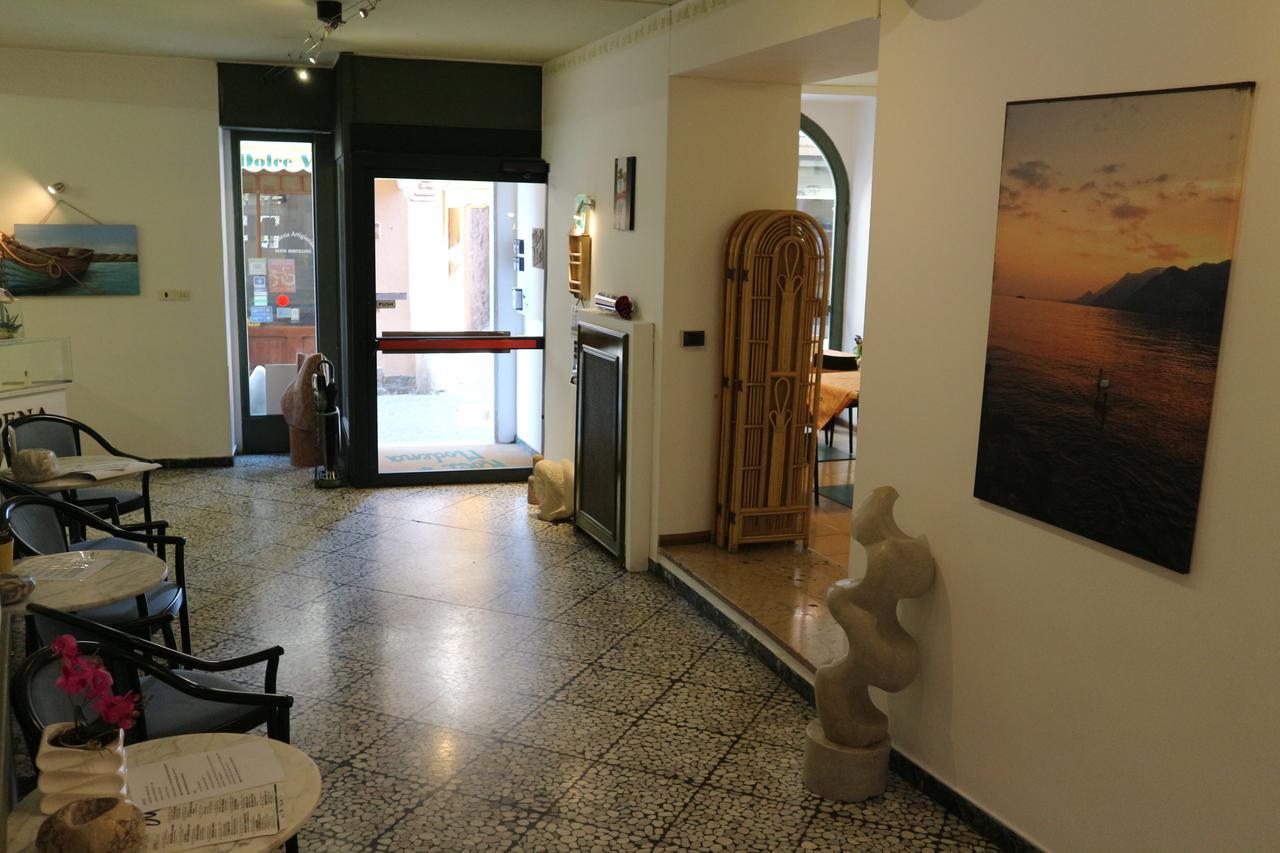 מאלצ'סינה Hotel Modena Old Town מראה חיצוני תמונה