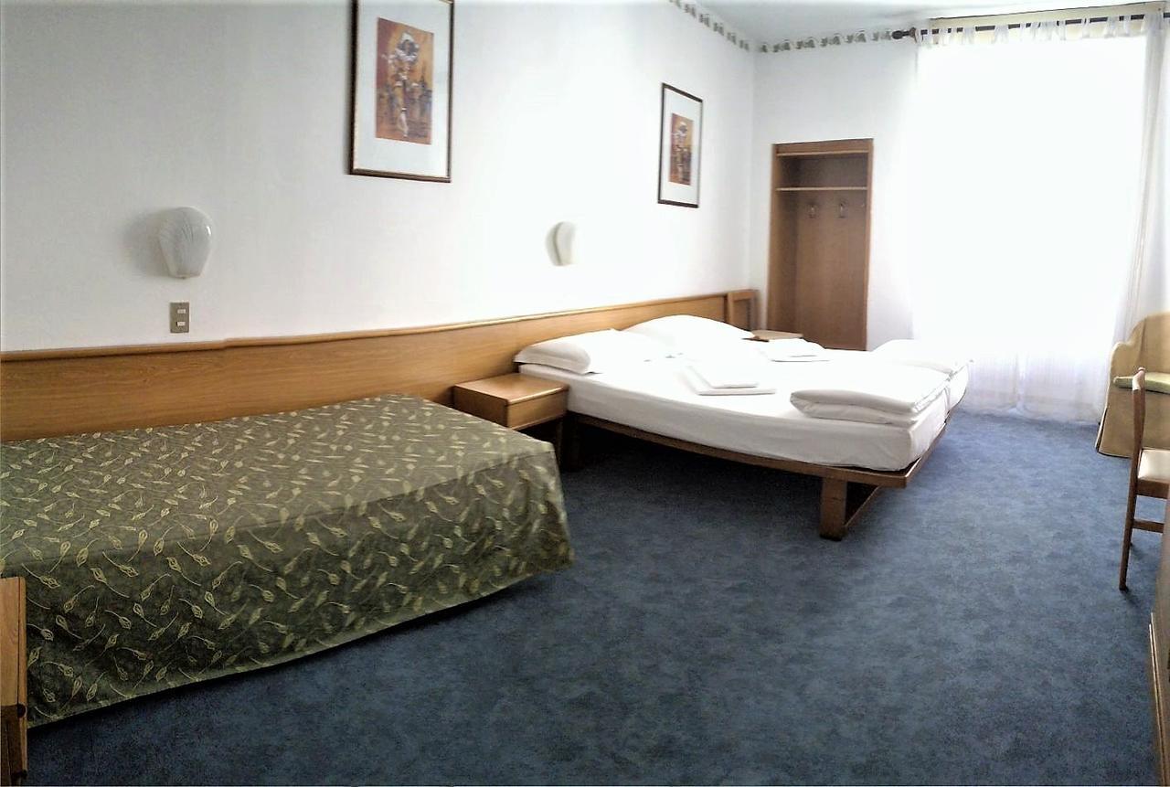 מאלצ'סינה Hotel Modena Old Town מראה חיצוני תמונה