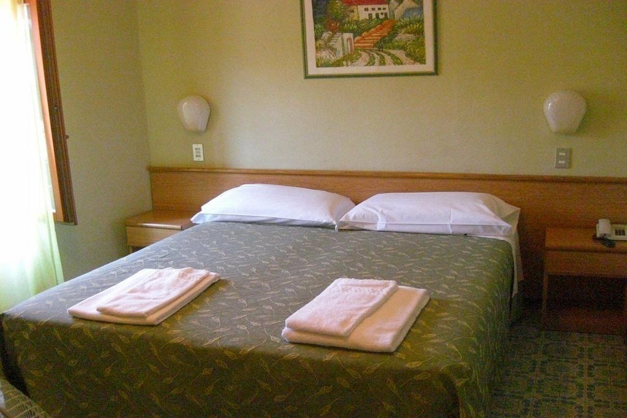 מאלצ'סינה Hotel Modena Old Town מראה חיצוני תמונה